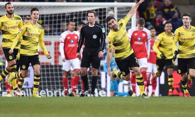 Σκόραρε ο Σωκράτης νίκησε η Ντόρτμουντ