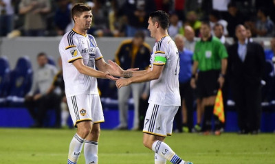 Όταν το παιχνίδι γίνεται διασκέδαση! Στίβεν Τζέραρντ και Ρόμπι Κιν απέναντι σε 25 παιδιά (video)