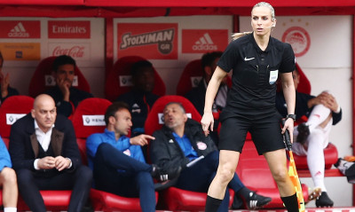 Η Κουρομπύλια «ζέστανε» το Καραϊσκάκη με το σημαιάκι της