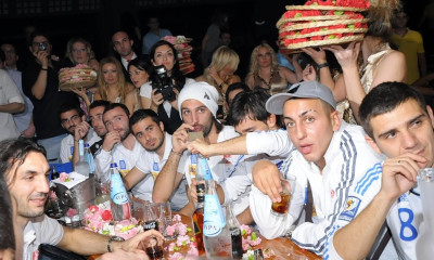 Ταμπλ ντοτ και στα μούτρα σας!