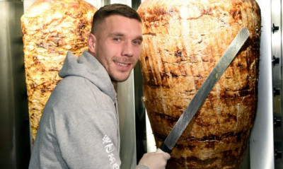 Ο Ποντόλσκι άνοιξε κατάστημα με κεμπάπ στην Κολωνία! (photos)