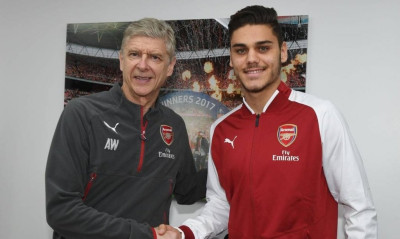 Μετά τον Βενγκέρ… κέρδισε και τον Μερτεζάκερ ο Μαυροπάνος! (photos)