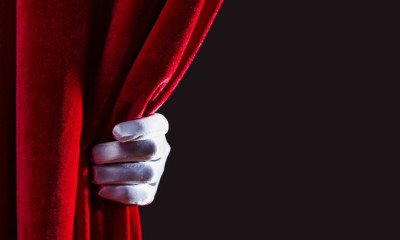 Πρωτοφανές περιστατικό στο θέατρο: Θεατής την «είπε» στην πρωταγωνίστρια: «Κλείσε τα πόδια σου!»