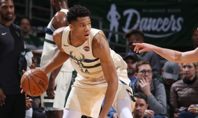NBA: Τα μαγικά Αντετοκούνμπο με Σίξερς (video)