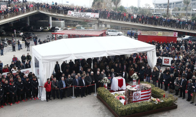 Η οικογένεια του Ολυμπιακού στο μνημόσυνο της Θύρας 7 (photos)