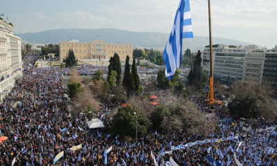Συλλαλητήριο Αθήνα - Βίντεο ΑΝΑΤΡΙΧΙΛΑ! Διαδηλωτές ψάλλουν τον Εθνικό Ύμνο -  Όλη η Ελλάδα μία φωνή