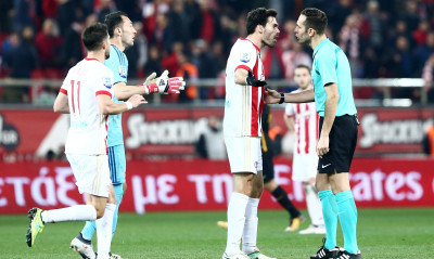 Ολυμπιακός-ΑΕΚ: Στα… μαλακά ο Μποτία (photos)