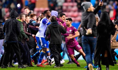 Μάντσεστερ Σίτι: «Καμπάνα» σε Αγουέρο για μπουνιά σε οπαδό! (video)