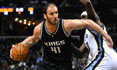 Έχασε ο Κουφός, μαγικός ο Ντέιβις, 13η νίκη στη σειρά για τους Ρόκετς