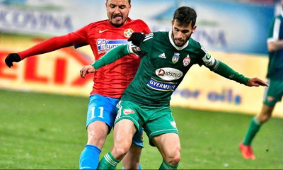 ΕΠΙΚΟ! Ποδοσφαιριστές αγωνίστηκαν φορώντας κάλτσες στα χέρια (photos+video)