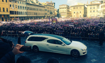 Κηδεία Αστόρι: Ρίγη συγκίνησης στο τελευταίο «αντίο» (videos)