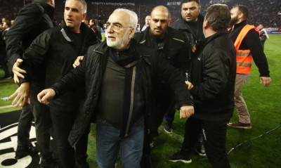 Μπούκαρε στον αγωνιστικό χώρο ο Ιβάν Σαββίδης