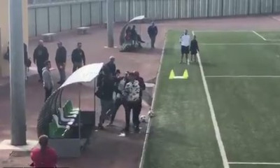 Τρομερό! Πατέρας έριξε μπουνιές σε προπονητή σε παιδικό πρωτάθλημα! (video)