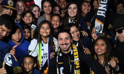 Λος Άντζελες Γκάλαξι: Απίστευτη αποθέωση για Ιμπραΐμοβιτς (photos+video)