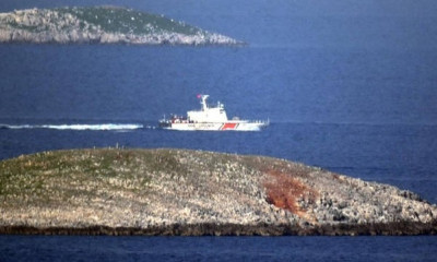 Οι Τούρκοι απειλούν να τινάξουν την ειρήνη στο Αιγαίο με βίντεο αρπαγής της ελληνικής σημαίας