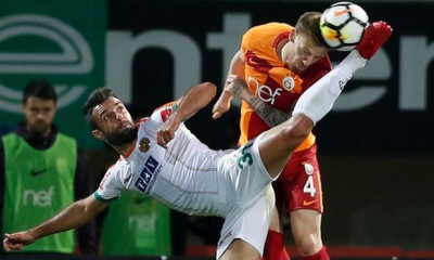 Τρόλαρε τον εαυτό του ο Τζαβέλλας για το επικό αυτογκόλ! (photo)