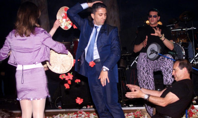 Ποτέ ξανά, ΠΟΤΕ ΞΑΝΑ, φιέστες σε σκυλάδικα!