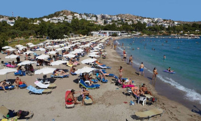 Καιρός: Γέμισαν οι παραλίες από Απρίλη – Υψηλές θερμοκρασίες σε όλη τη χώρα