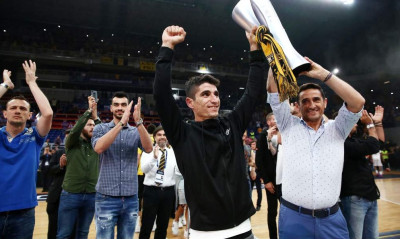 Στο ΟΑΚΑ η ποδοσφαιρική κούπα της ΑΕΚ