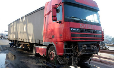 Βίντεο - σοκ από το θανατηφόρο τροχαίο στον Κηφισό: Καρέ - καρέ η φονική πορεία της νταλίκας