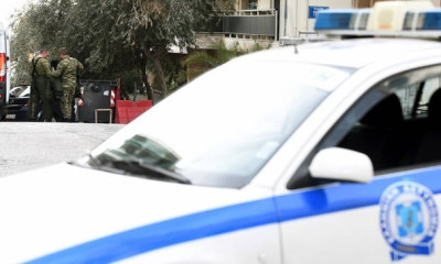 Νέα Σμύρνη: Ανατριχιαστική αποκάλυψη - Έκοψε το λαιμό της μητέρας του - Καθόταν για ημέρες δίπλα της