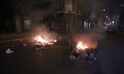 Εικόνες τρόμου και χάους πριν τον τελικό ΑΕΚ-ΠΑΟΚ: Καρέ-καρέ τα επεισόδια στο κέντρο της Αθήνας
