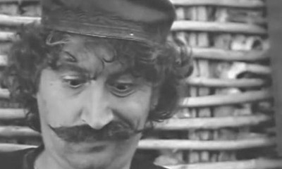 Στα γόνατά σου μεγαλώσαμε, Χάρρυ Κλυνν