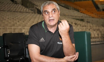 Έφτασε στη Μητρόπολη ο Αργύρης Πεδουλάκης (video)