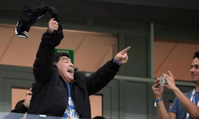 Παγκόσμιο Κύπελλο Ποδοσφαίρου 2018: Κράξιμο Μαραντόνα σε Σαμπάολι και Ομοσπονδία