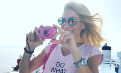 Ελένη Μενεγάκη: Η νέα φωτογραφία από τις διακοπές της και τα... οκτώ παιδιά!