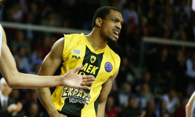 Επίσημο: Έμεινε στην ΑΕΚ ο Χάντερ!
