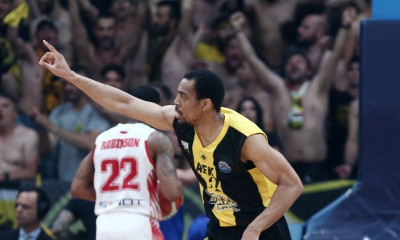 Μήνυμα παραμονής από Χάντερ στην ΑΕΚ