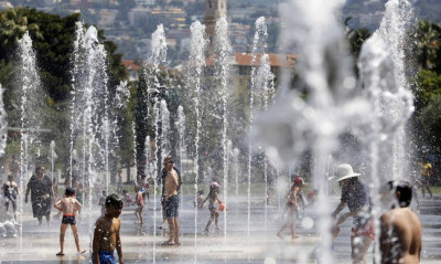 Καιρός: Πρωτοφανής καύσωνας σαρώνει την Ευρώπη - Δύο νεκροί στην Ισπανία (pics+vids)