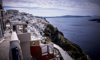 Η προειδοποίηση επιστημόνων για τη Σαντορίνη: Τι συμβαίνει κάτω από το νησί