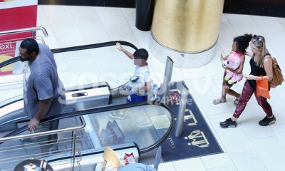 Σοφοκλής Σχορτσιανίτης: Για ψώνια με την σύζυγό και τα παιδιά του