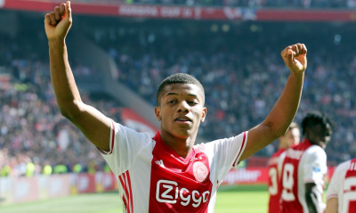 Άγιαξ: Ανανέωσε ο Νέρες