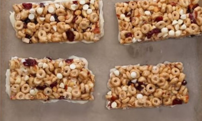 Μπάρες δημητριακών και άλλα 4 σνακ για μετά το σχολείο που μπορείς να φτιάξεις εύκολα