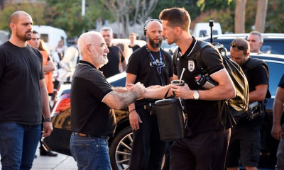 ΠΑΟΚ-ΑΕΚ: Η υποδοχή του Σαββίδη στην αποστολή του Δικεφάλου του Βορρά (photos)