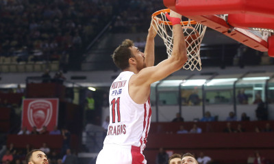 Ολυμπιακός-Αρμάνι Μιλάνο: Γκος πασάρει, Μιλουτίνοφ καρφώνει (video)