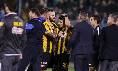 Απόλλων – ΑΕΚ: «Τσαμπουκάς» με Μάνταλο και… πυροσβέστη Λιβάια! (photos)