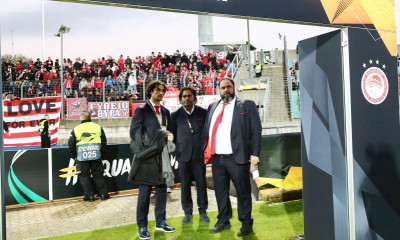 Ντουντελάνζ – Ολυμπιακός: Η βόλτα του Μαρινάκη μπροστά στην «ερυθρόλευκη» κερκίδα (photos)