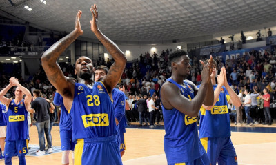 Ολυμπιακός-Μακάμπι: Υποδοχή στην άφιξη των Ισραηλινών (video)