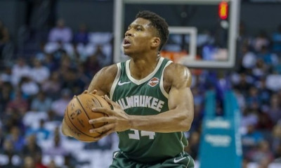 Πρόσκληση από Αντετοκούνμπο σε Ομπάμα για να δει αγώνα των Μπακς (photo)