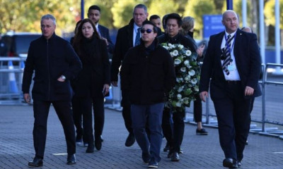 Λέστερ: Η οικογένεια του ιδιοκτήτη της oμάδας στον τόπο της τραγωδίας (video & photos)