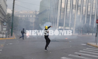 Επεισόδια στο κέντρο της Αθήνας κατά τη μαθητική πορεία (pics)