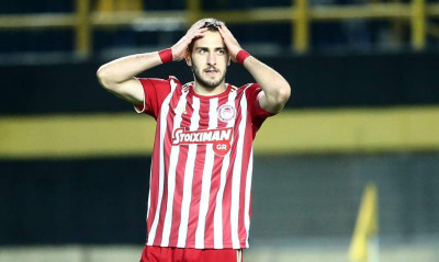 Άρης-Ολυμπιακός: Τραβούσε τα... μαλλιά του ο Φορτούνης (photos)