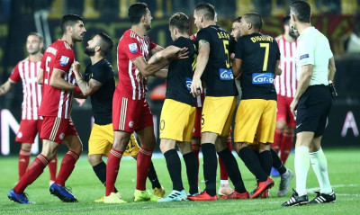 Άρης-Ολυμπιακός: «Πλακώθηκαν» Μπουχαλάκης-Ντιγκινί (photos)