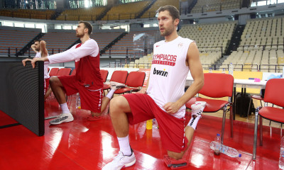 Ολυμπιακός – Φενέρμπαχτσε: «Μέσα» ο Στρέλνιεκς, εκτός ο Βέσελι