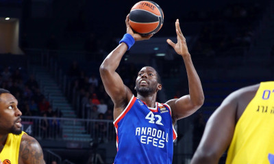 Δεύτερος μπλοκέρ στην ιστορία ο Ντάνστον, ξεπέρασε τον Μπουρούση! (videos)