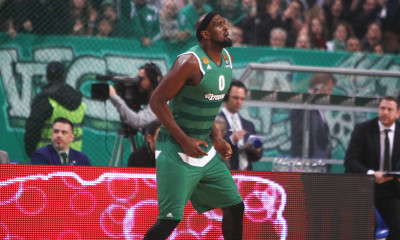 Ένας παλιός γνώριμος στο ΟΑΚΑ (vids)